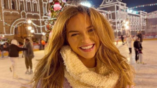 «Повезло со снегуркой?» — Стеша Маликова показала, как отмечает Новый год с братом