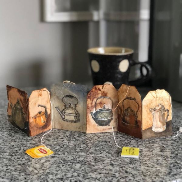 Миниатюрные картины на использованных чайных пакетиках (15 фото)